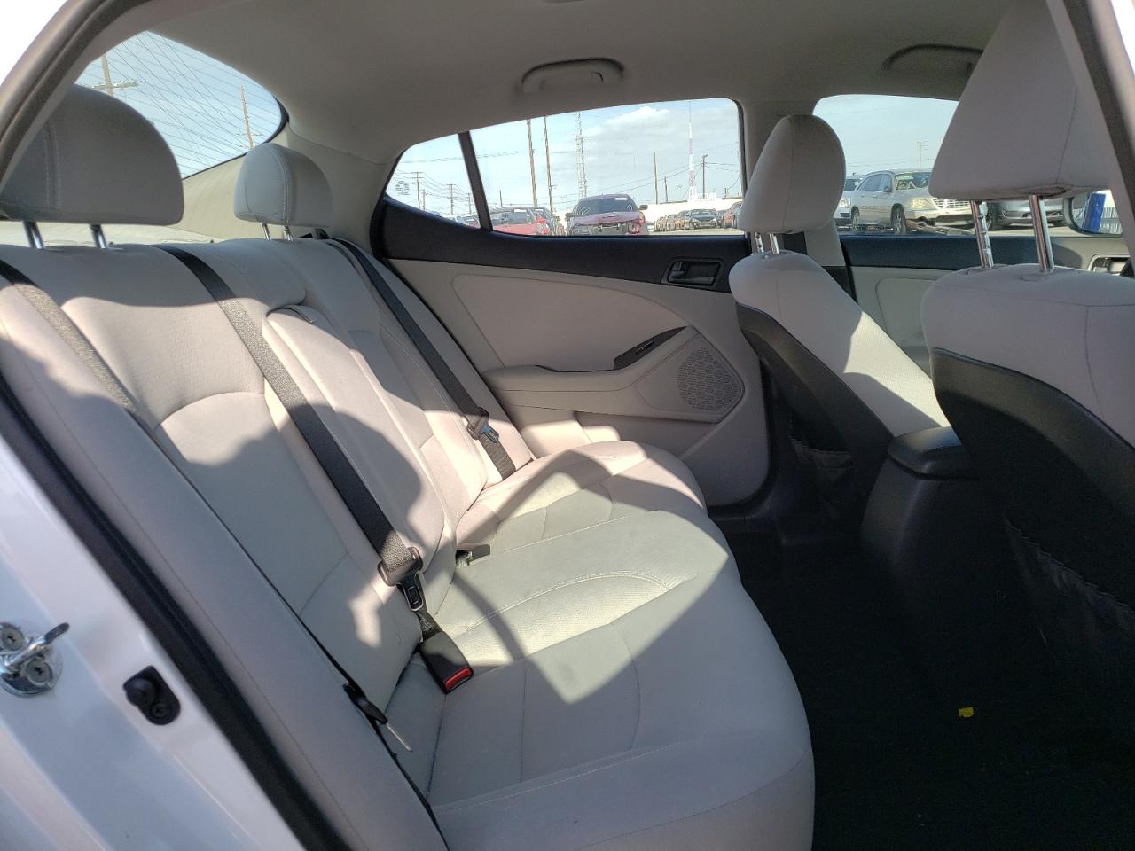 Photo 6 from auction – 2015 KIA OPTIMA LX with VIN 5XXGM4A76FG373203
