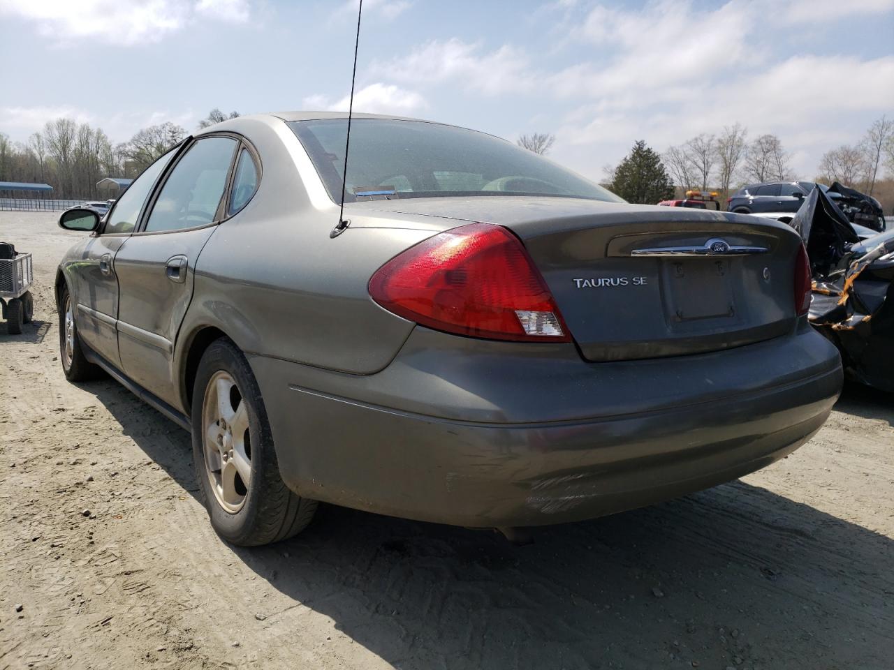 Photo 3 from auction – 2001 FORD TAURUS SE with VIN 1FAFP53U61A274385