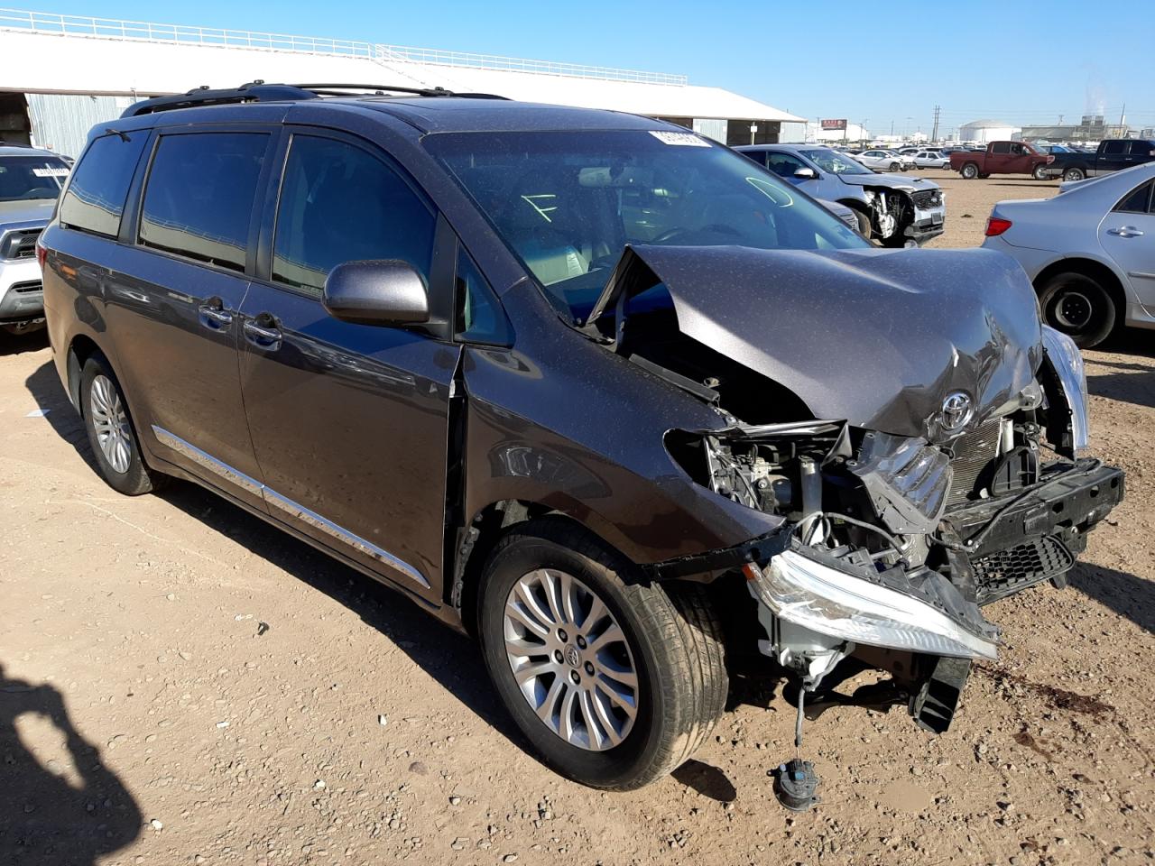TOYOTA SIENNA XLE 2017 with VIN 5TDYZ3DC9HS769376 - Photo from auction