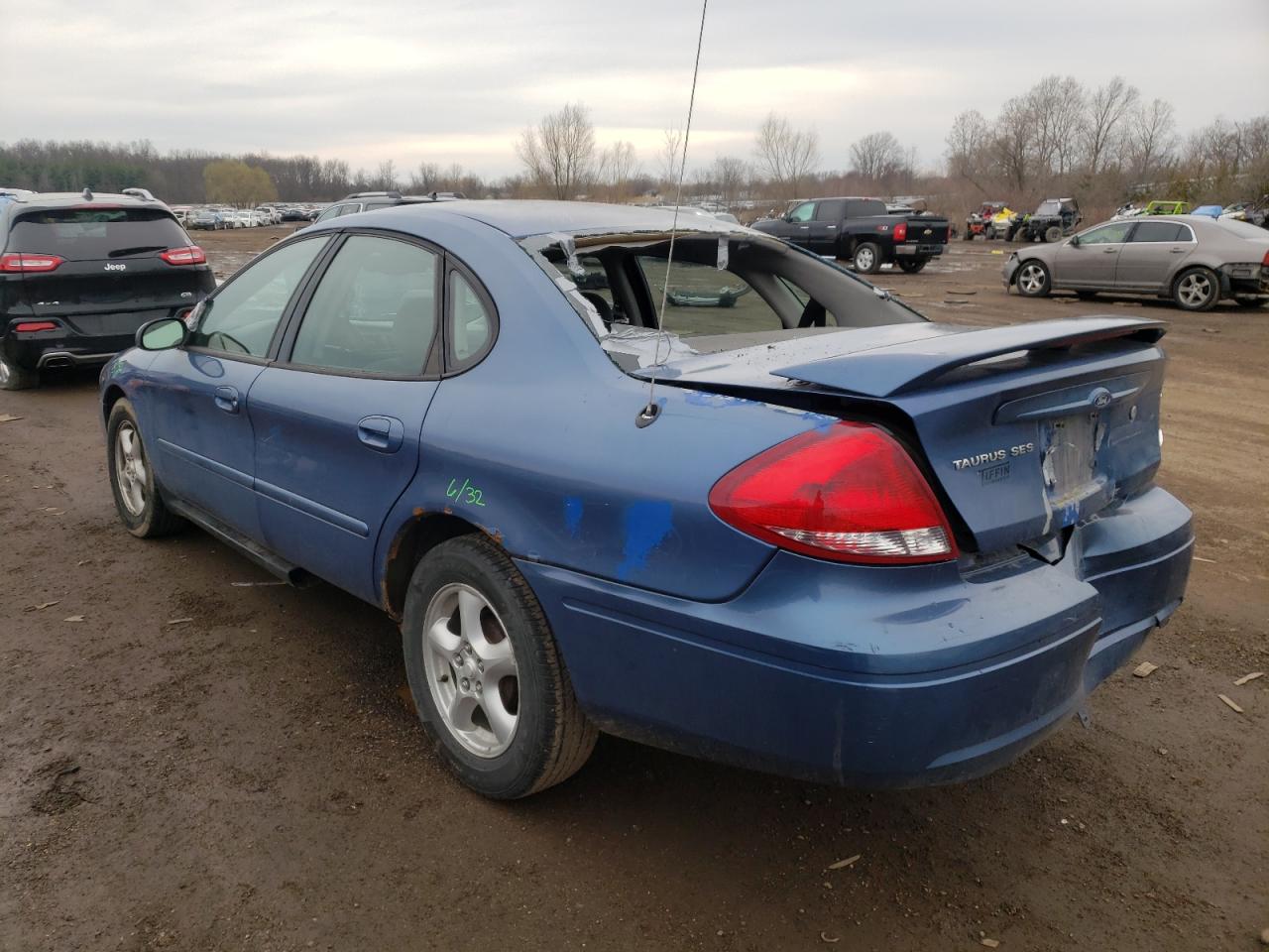 Foto 3 de la subasta – 2004 FORD TAURUS SES con VIN 1FAFP55U04A143535