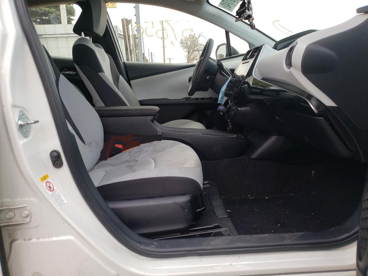 Photo 5 from auction – 2016 TOYOTA PRIUS with VIN JTDKBRFU2G3009664