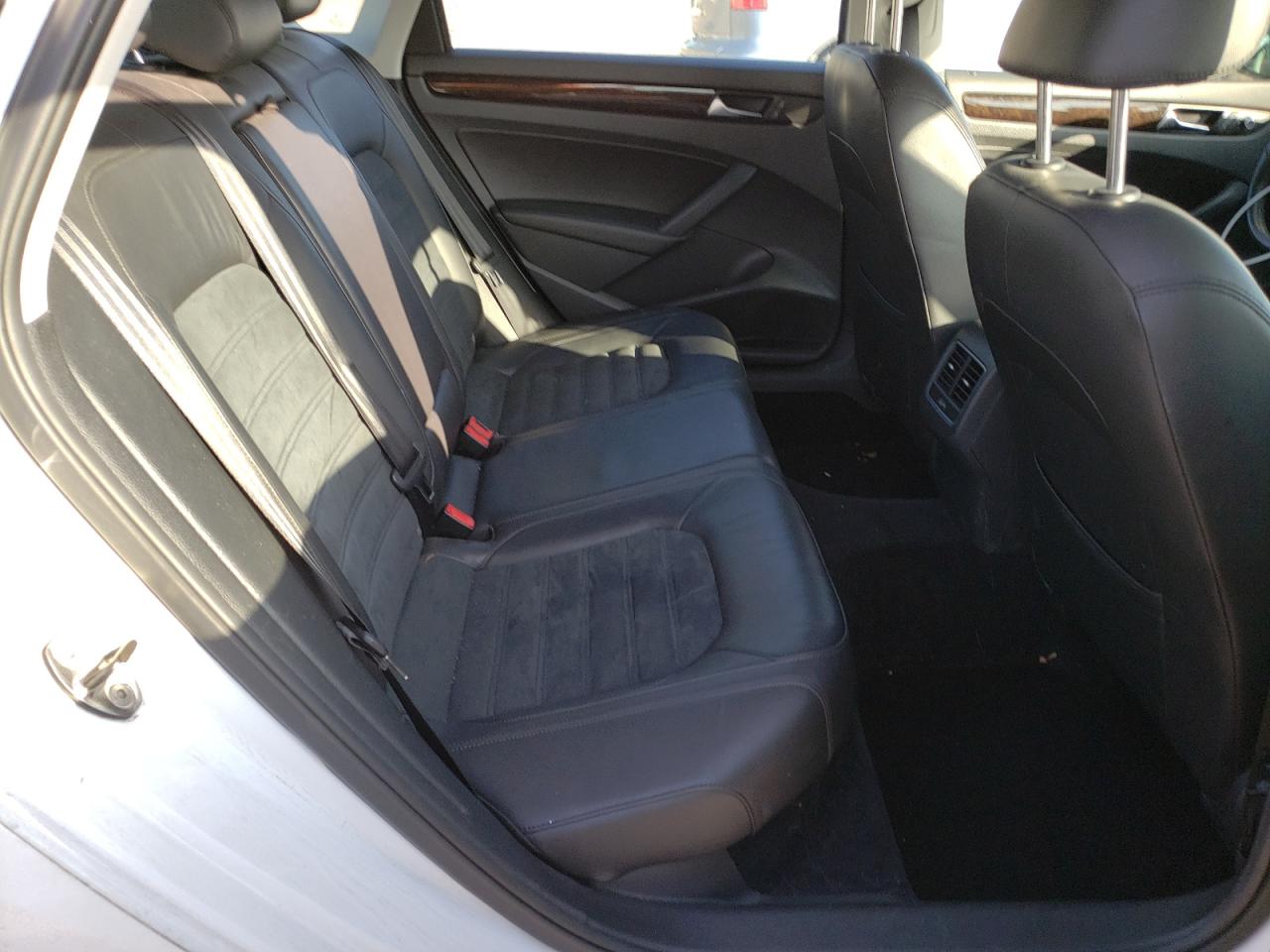 Photo 6 from auction – 2014 VOLKSWAGEN PASSAT SEL with VIN 1VWCT7A30EC064368