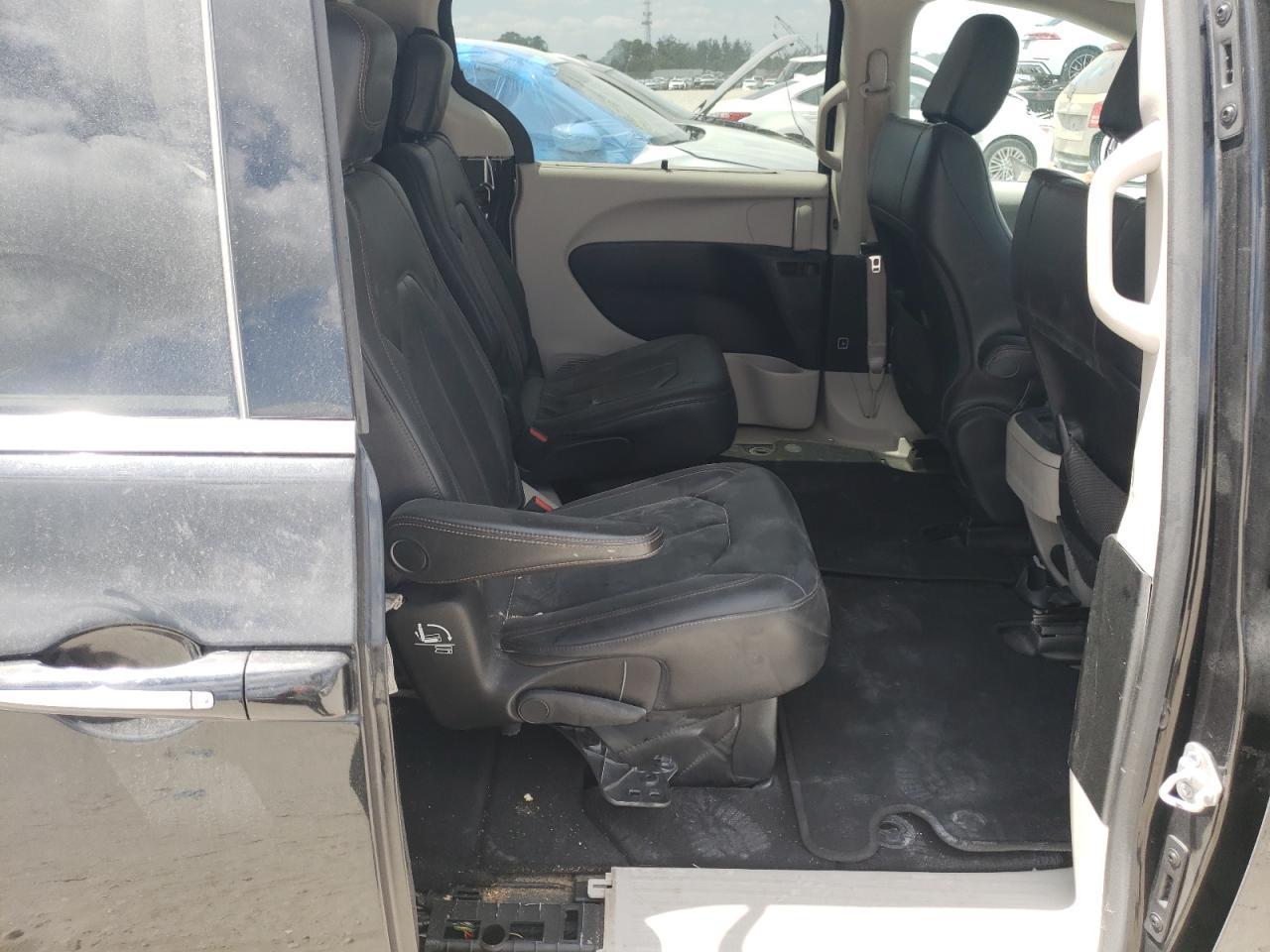 Photo 6 from auction – 2017 CHRYSLER PACIFICA T with VIN 2C4RC1BG7HR721903