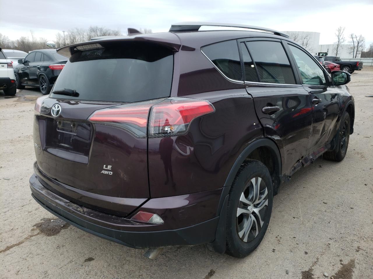 Photo 4 from auction – 2017 TOYOTA RAV4 LE with VIN 2T3BFREV5HW615649