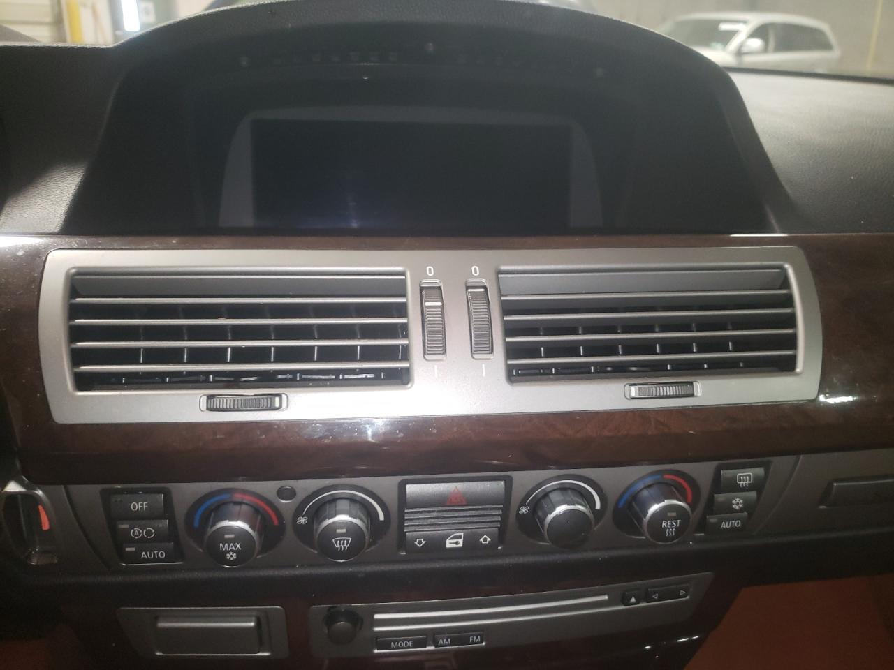 Photo 9 from auction – 2006 BMW 750 LI with VIN WBAHN83566DT31870