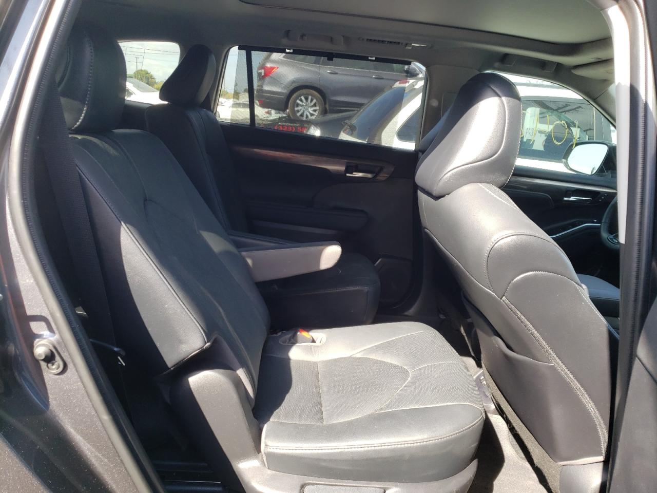 Photo 6 from auction – 2021 TOYOTA HIGHLANDER with VIN 5TDFZRAH4MS038407