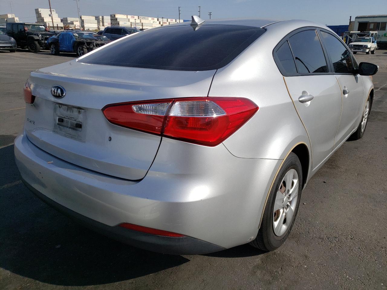 Photo 4 from auction – 2015 KIA FORTE LX with VIN KNAFK4A6XF5263801