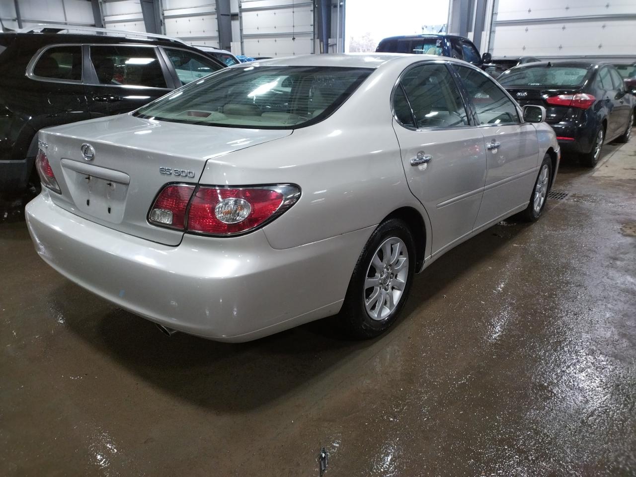 Photo 4 from auction – 2003 LEXUS ES 300 with VIN JTHBF30G835041410