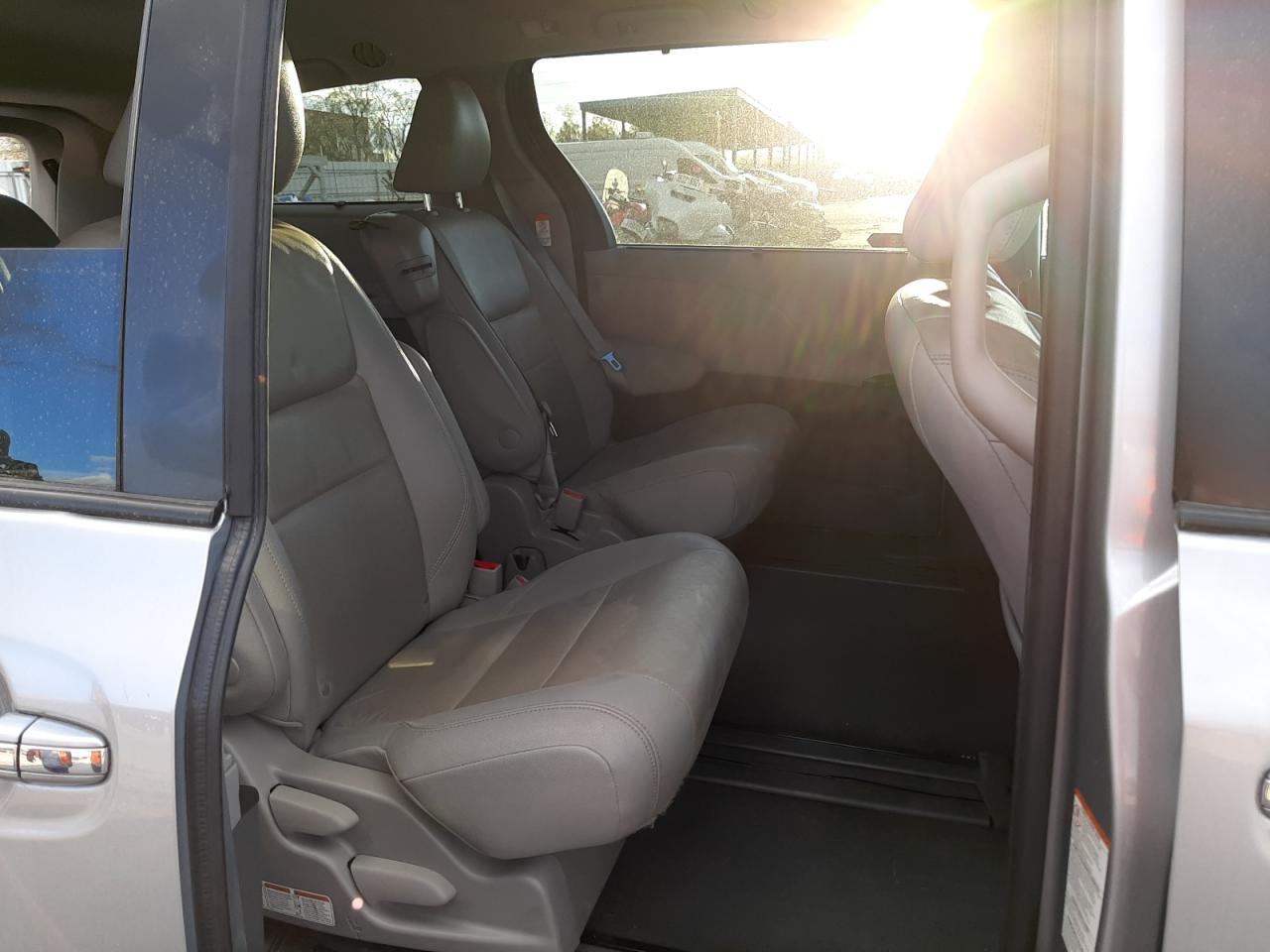 Photo 6 from auction – 2020 TOYOTA SIENNA XLE with VIN 5TDYZ3DC7LS080669