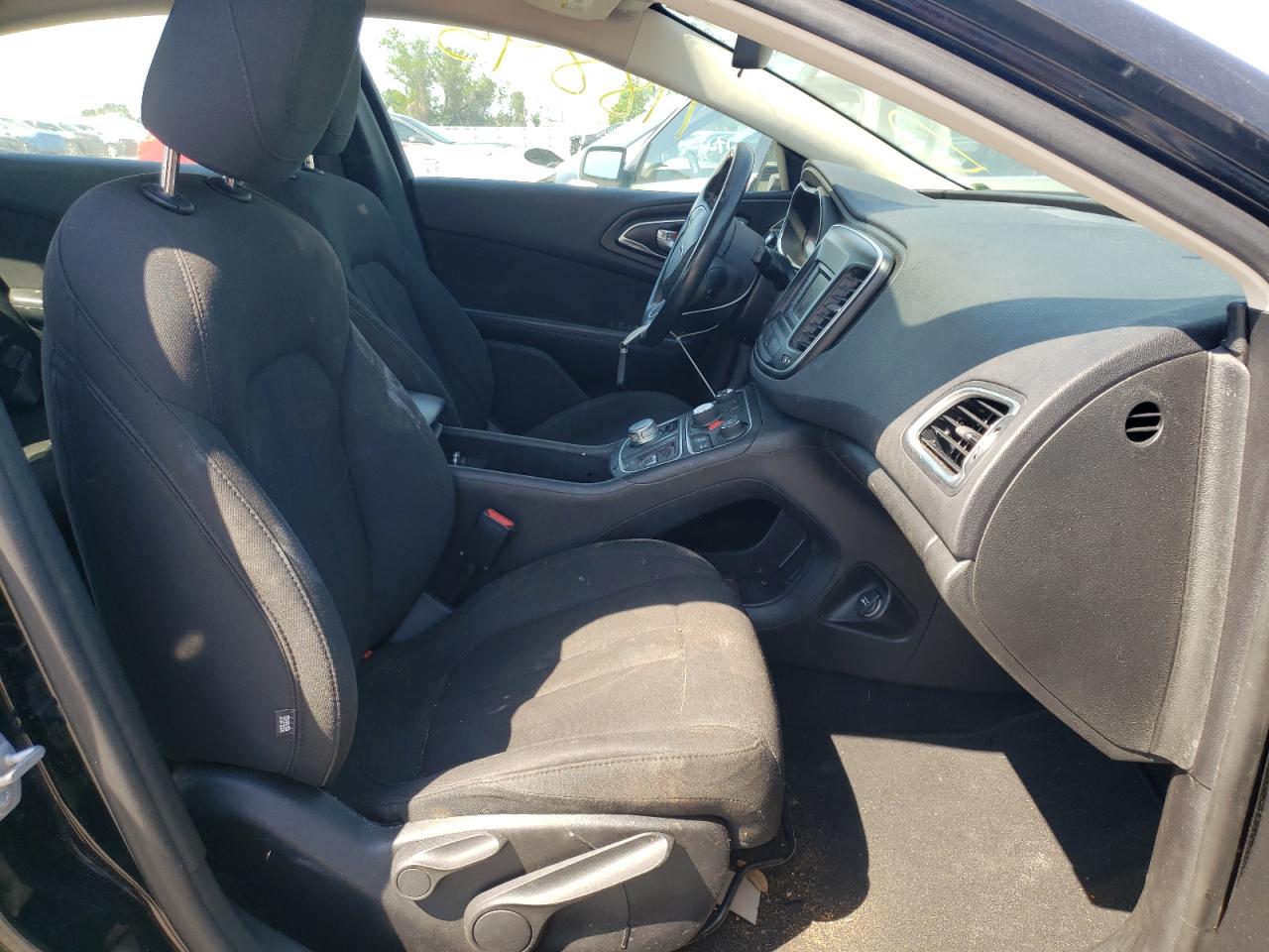 Photo 5 from auction – 2015 CHRYSLER 200 LIMITE with VIN 1C3CCCAB1FN744244