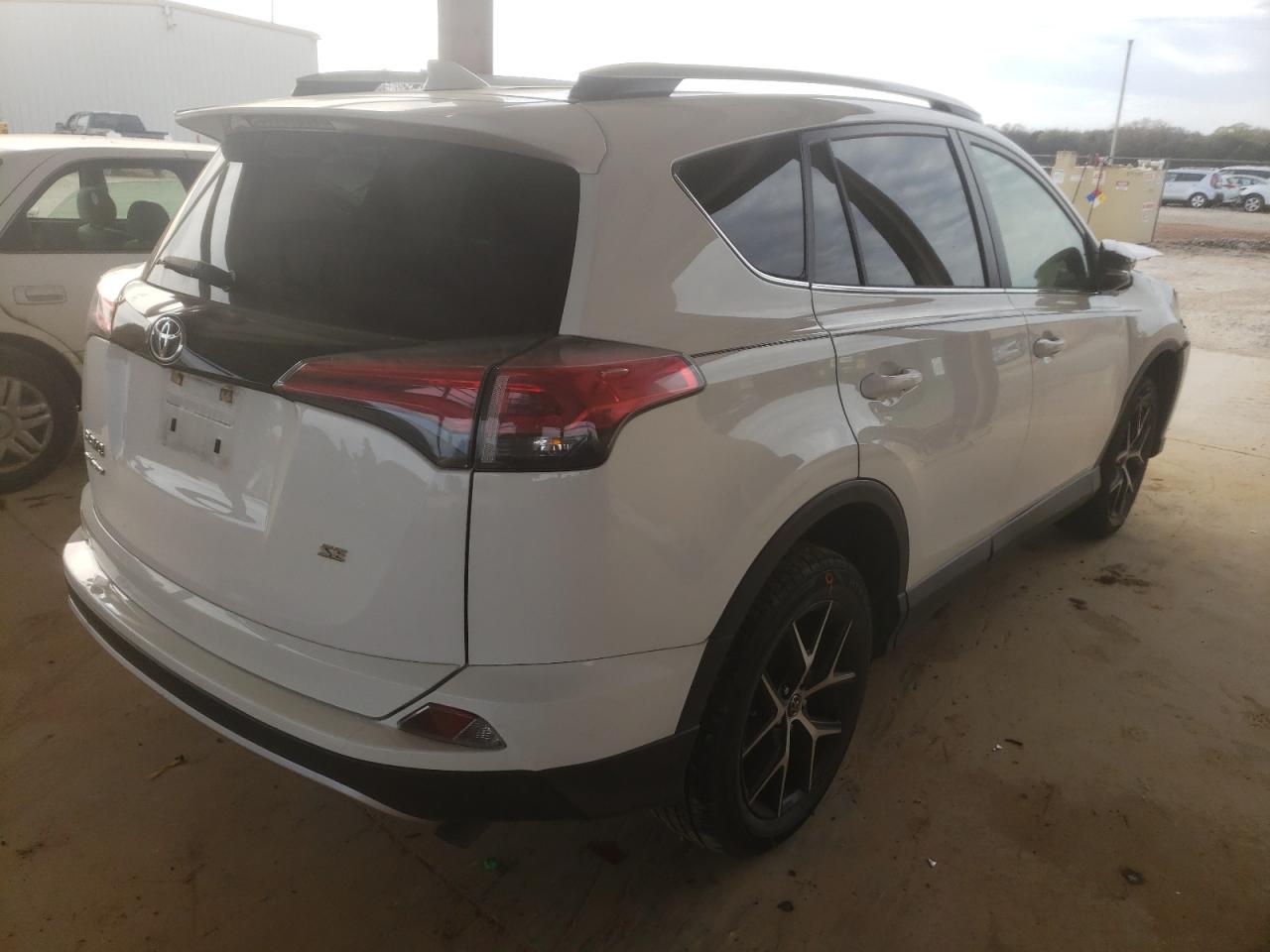 Photo 4 from auction – 2016 TOYOTA RAV4 SE with VIN JTMNFREV4GJ065791