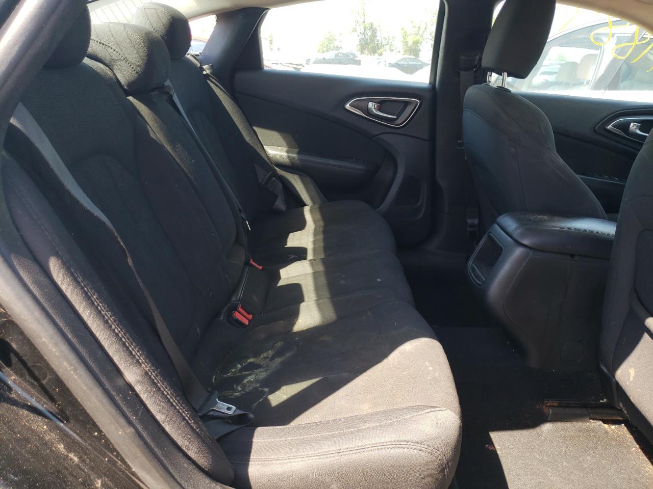 Photo 6 from auction – 2015 CHRYSLER 200 LIMITE with VIN 1C3CCCAB1FN744244