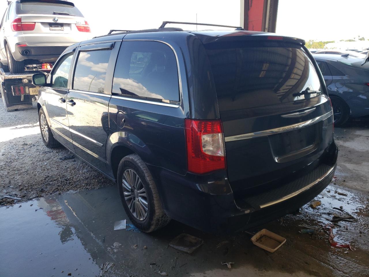 Photo 3 from auction – 2014 CHRYSLER TOWN & COU with VIN 2C4RC1CG2ER107223