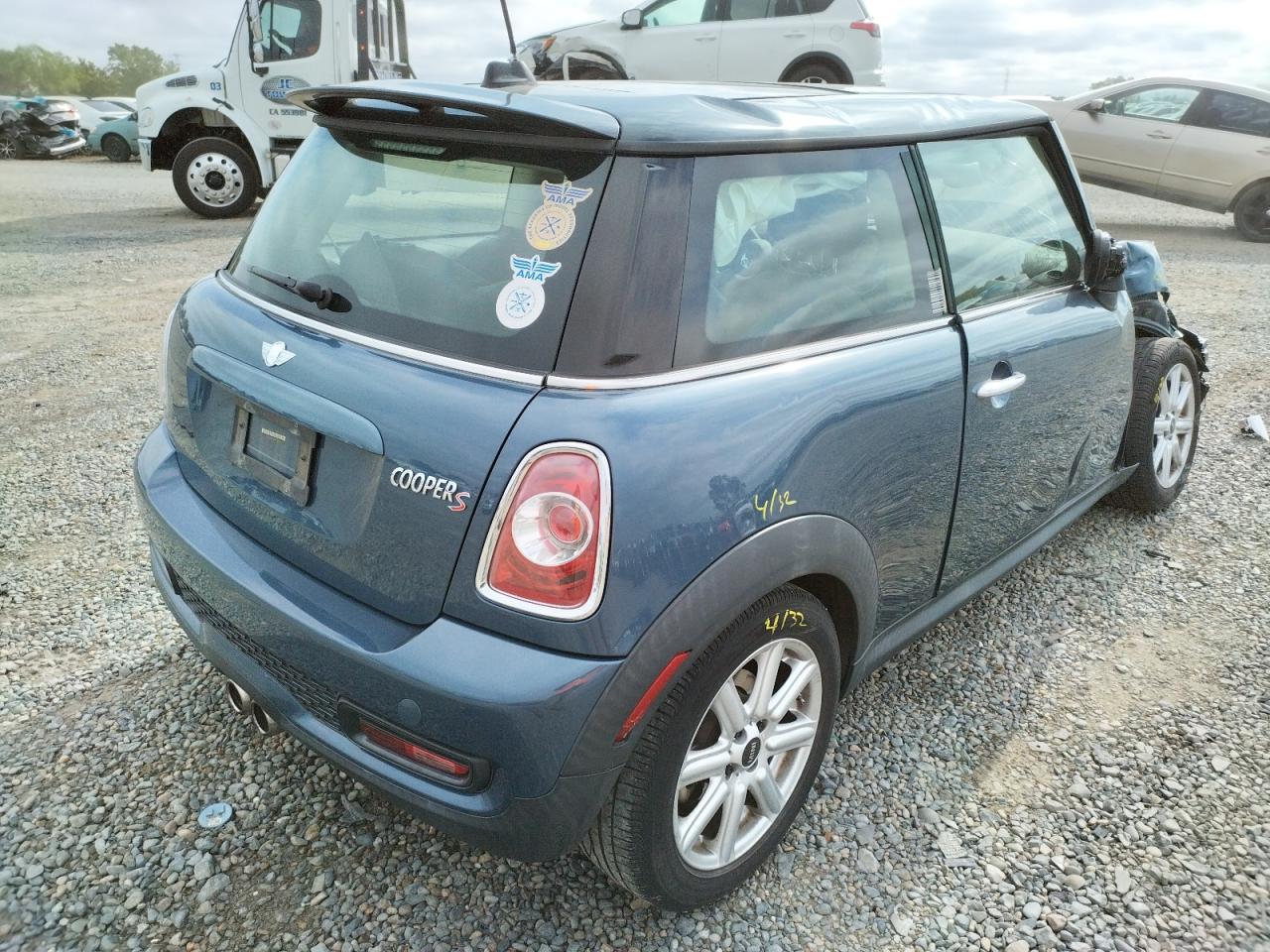 Photo 4 from auction – 2011 MINI COOPER S with VIN WMWSV3C58BTY21381