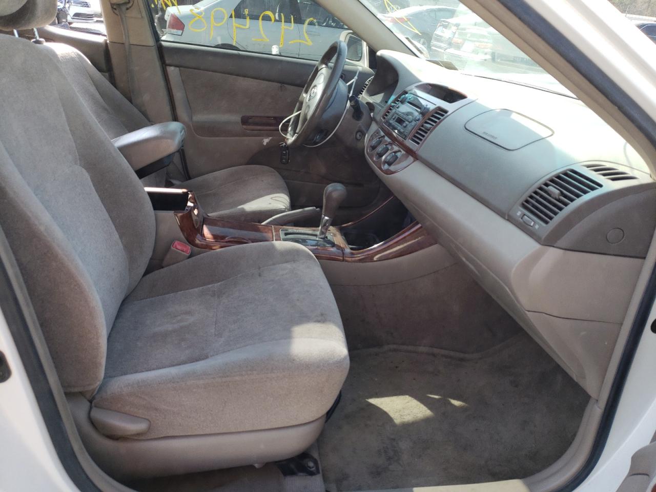 Photo 5 from auction – 2004 TOYOTA CAMRY LE with VIN JTDBE32KX40274502
