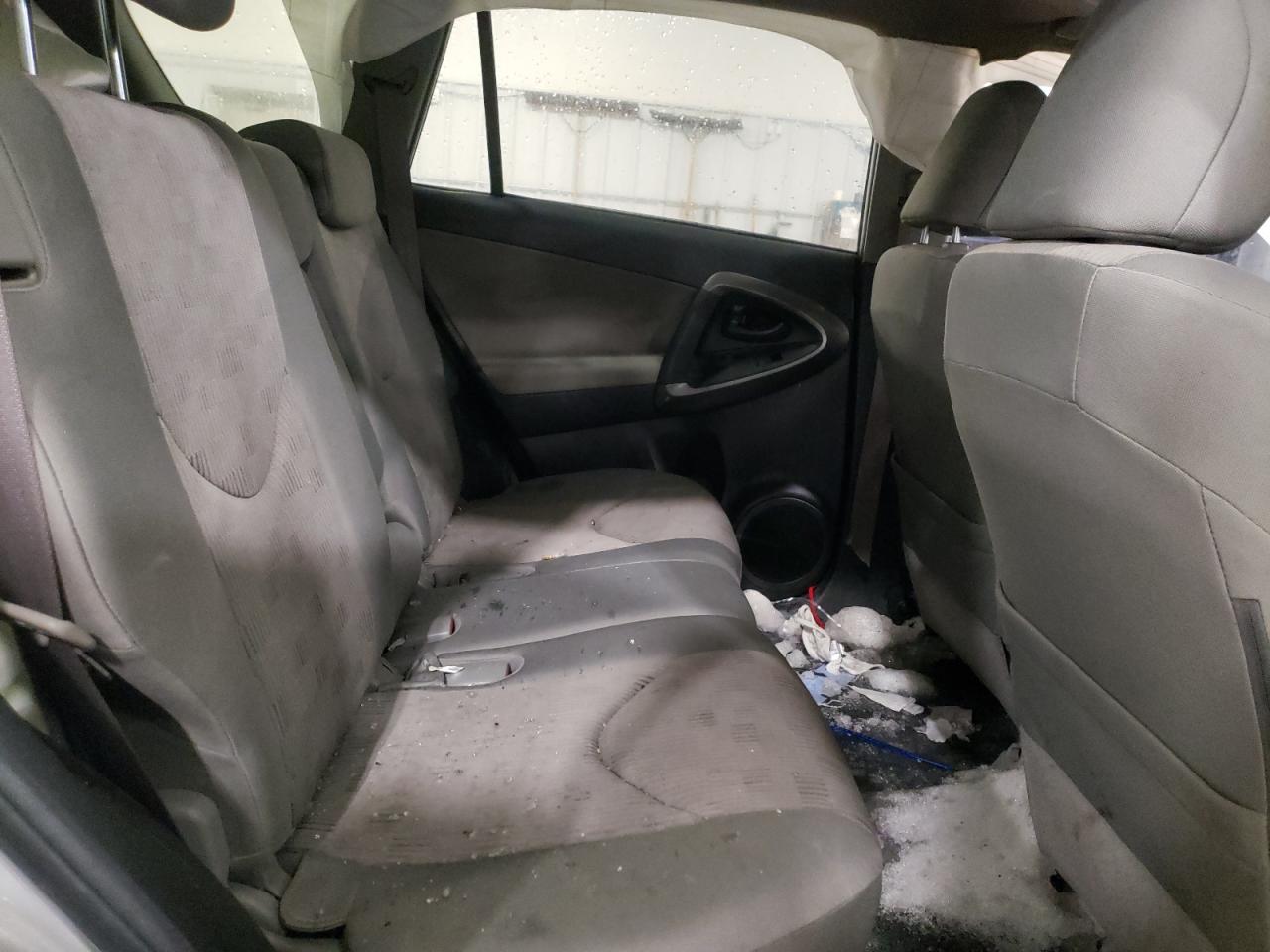 Photo 6 from auction – 2010 TOYOTA RAV4 with VIN JTMBF4DV9AD037689