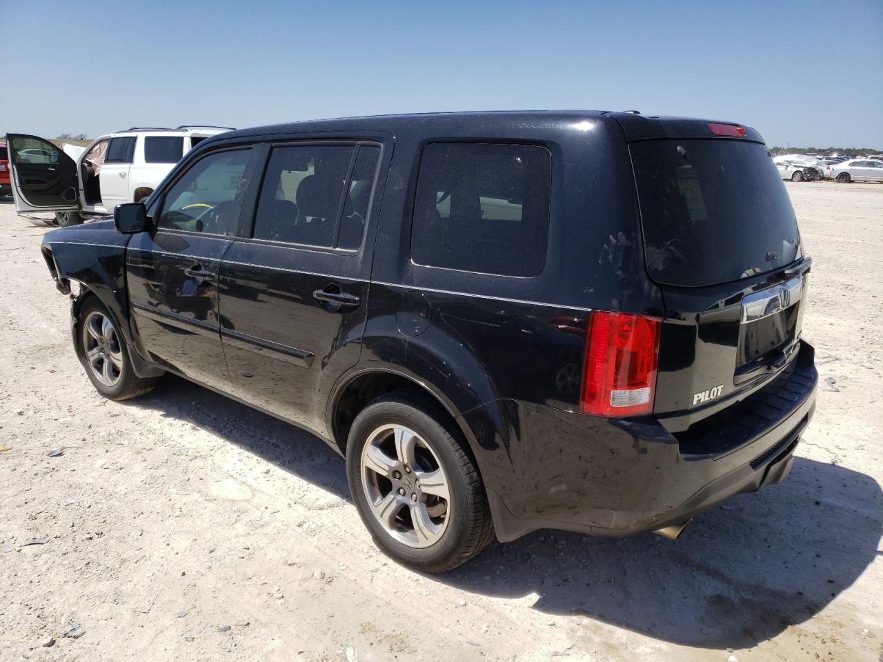 Photo 3 from auction – 2015 HONDA PILOT SE with VIN 5FNYF3H35FB034575