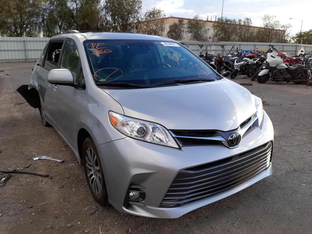 TOYOTA SIENNA XLE 2020 with VIN 5TDYZ3DC7LS080669 - Photo from auction