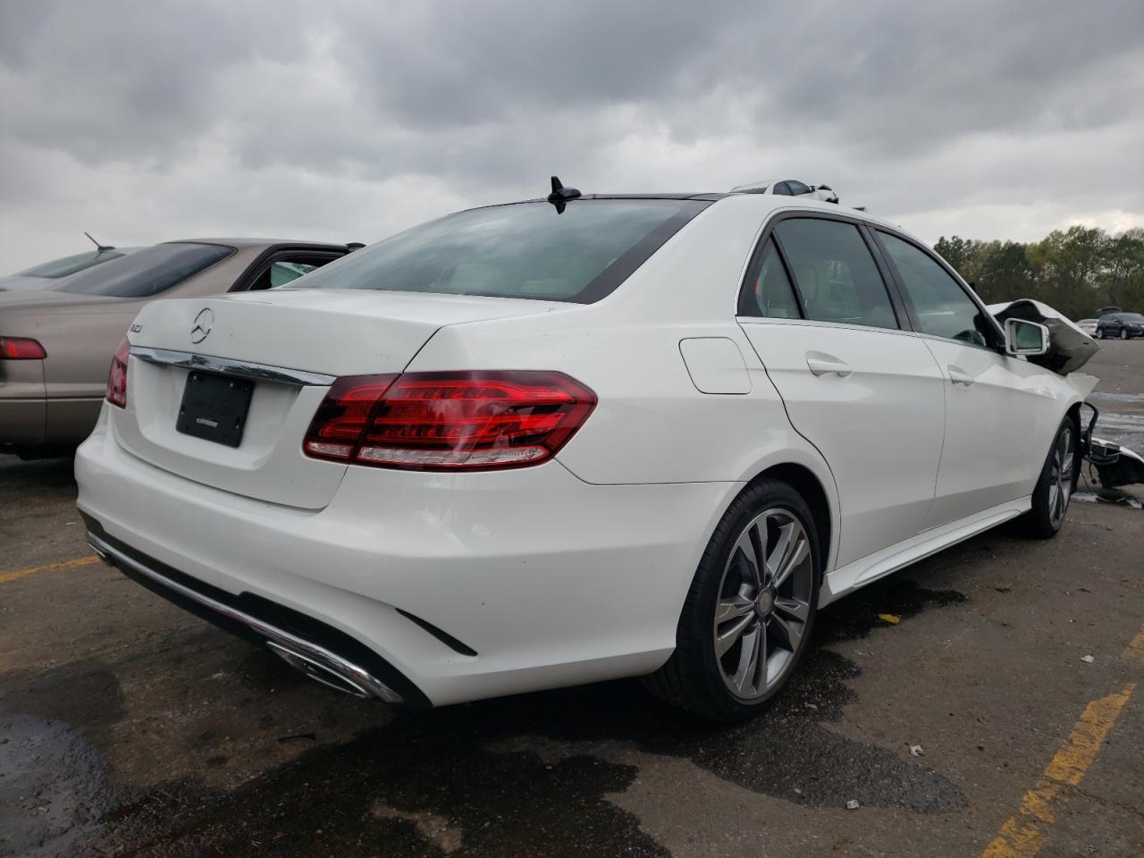 Photo 4 from auction – 2016 MERCEDES-BENZ E 350 with VIN WDDHF5KB4GB287232