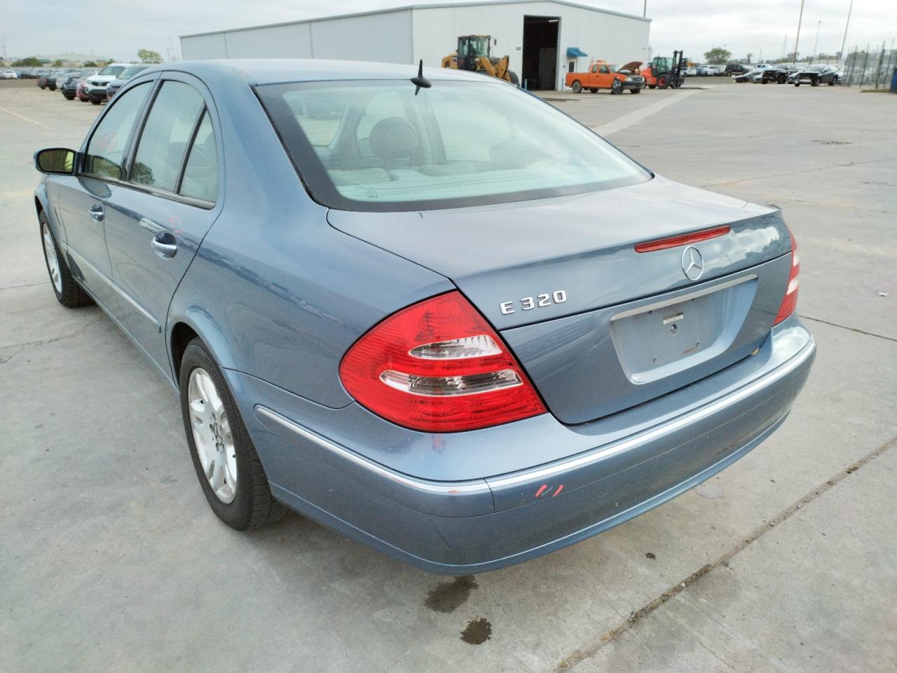 Photo 3 from auction – 2003 MERCEDES-BENZ E 320 with VIN WDBUF65J13A185998