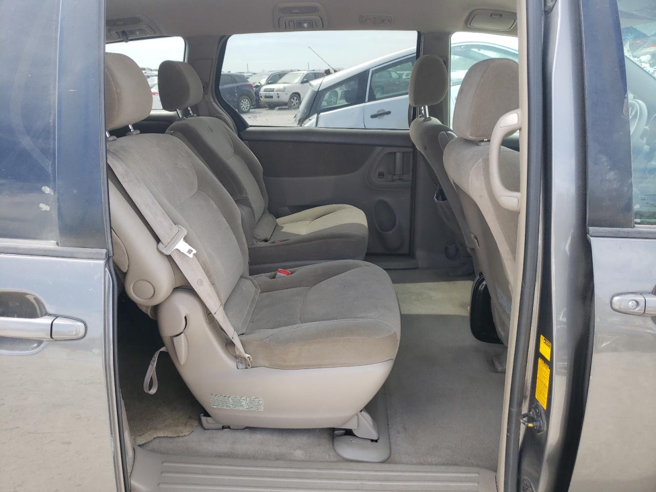 Photo 6 from auction – 2004 TOYOTA SIENNA LE with VIN 5TDBA23C14S026522