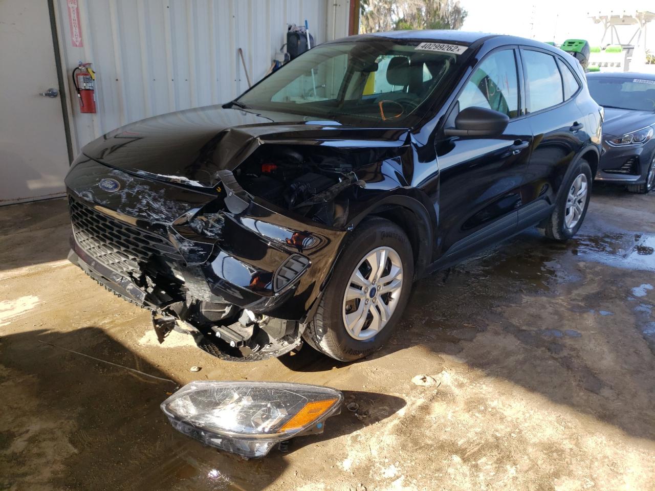 Photo 2 from auction – 2020 FORD ESCAPE S with VIN 1FMCU0F60LUB98388