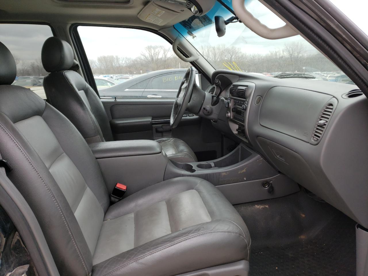 Photo 5 from auction – 2005 FORD EXPLORER S with VIN 1FMZU77K85UA59448
