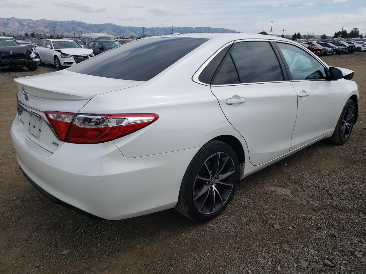 Photo 4 from auction – 2015 TOYOTA CAMRY LE with VIN 4T1BF1FK9FU024719