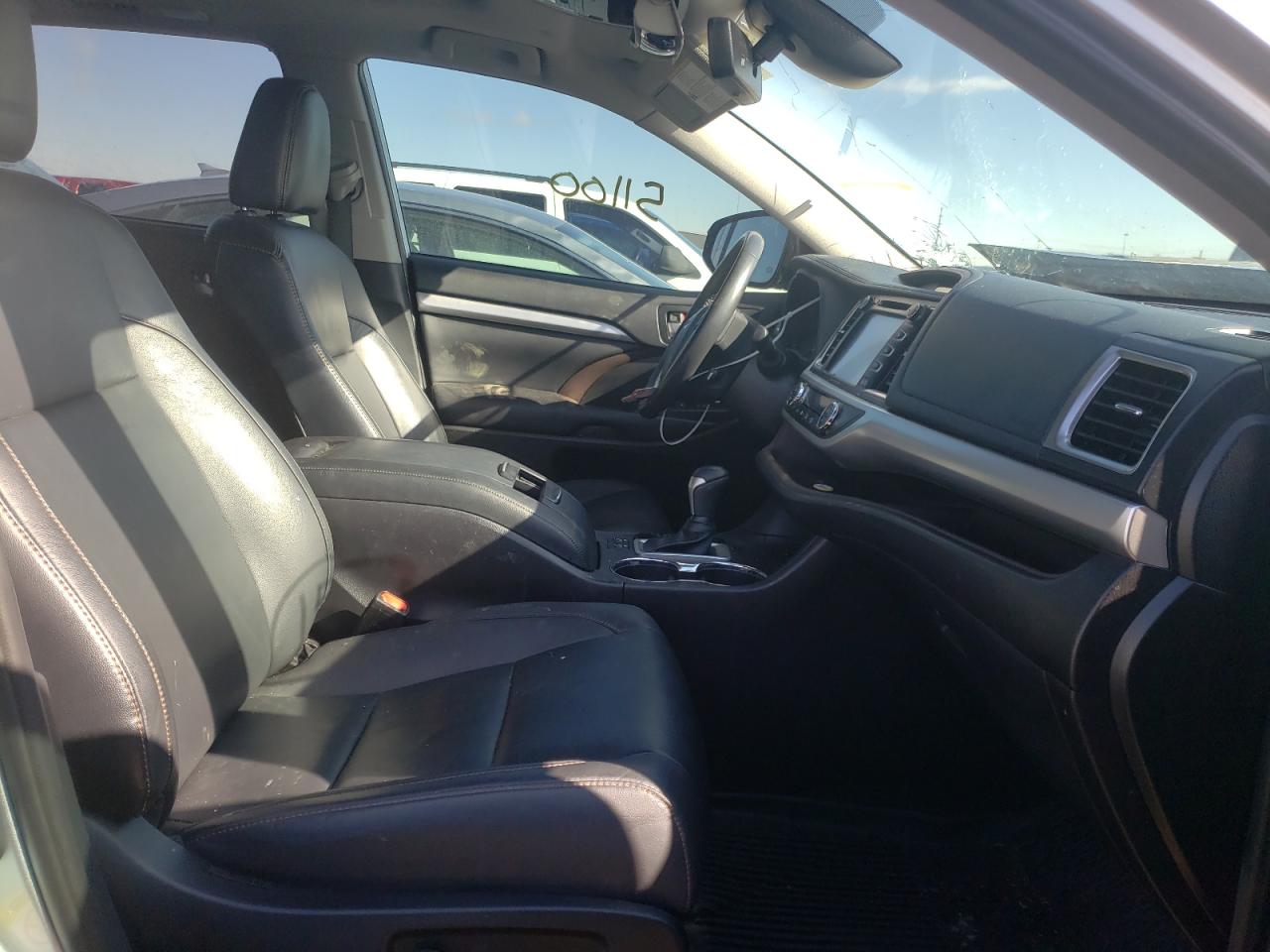 Photo 18 from auction – 2019 TOYOTA HIGHLANDER with VIN 5TDJZRFH4KS564696
