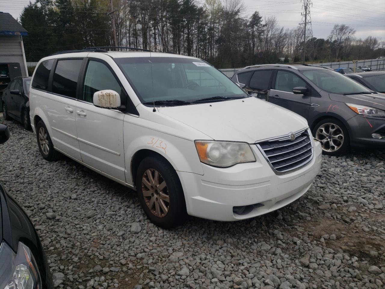 CHRYSLER TOWN & COU 2008 with VIN 2A8HR54PX8R644855 - Photo from auction
