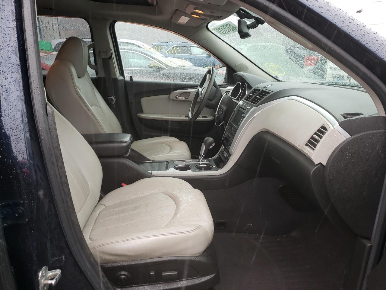 Photo 5 from auction – 2011 CHEVROLET TRAVERSE L with VIN 1GNKVLED7BJ264697