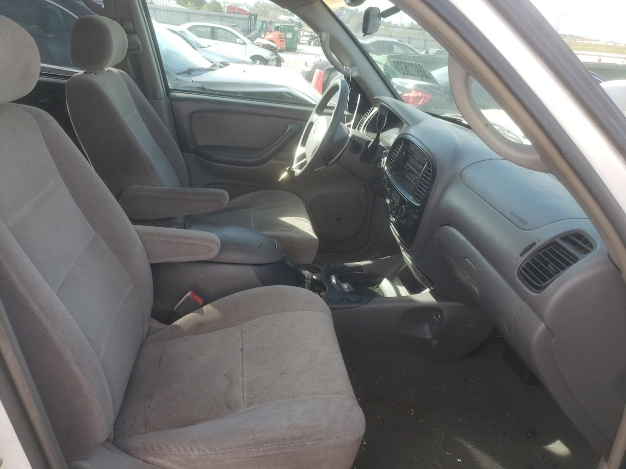Photo 5 from auction – 2004 TOYOTA SEQUOIA SR with VIN 5TDZT34A24S209519