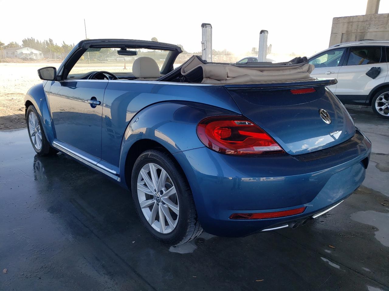 Photo 3 from auction – 2017 VOLKSWAGEN BEETLE S/S with VIN 3VW517AT6HM806709