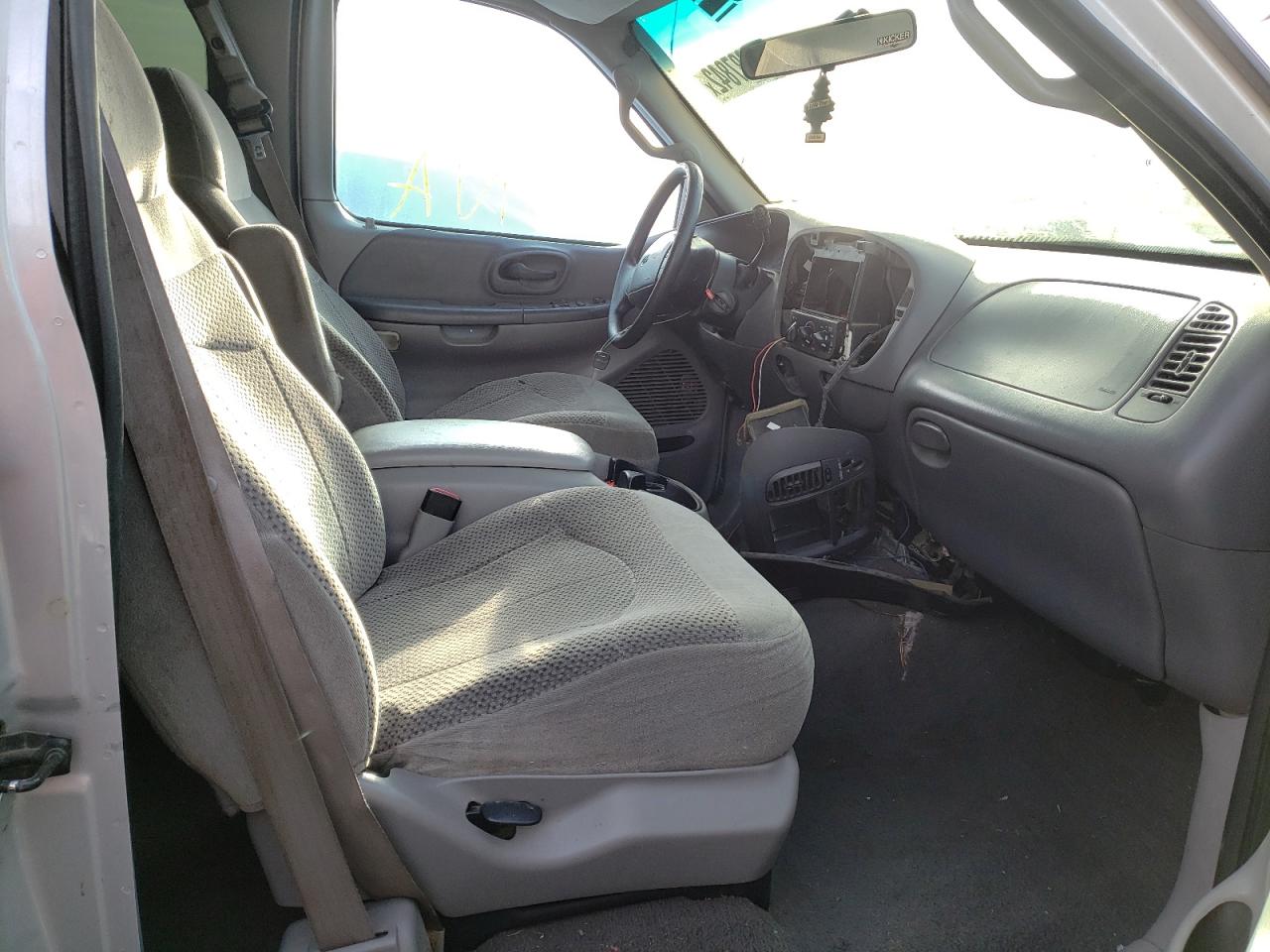 Photo 5 from auction – 2000 FORD F150 with VIN 1FTRX17L7YNC29833
