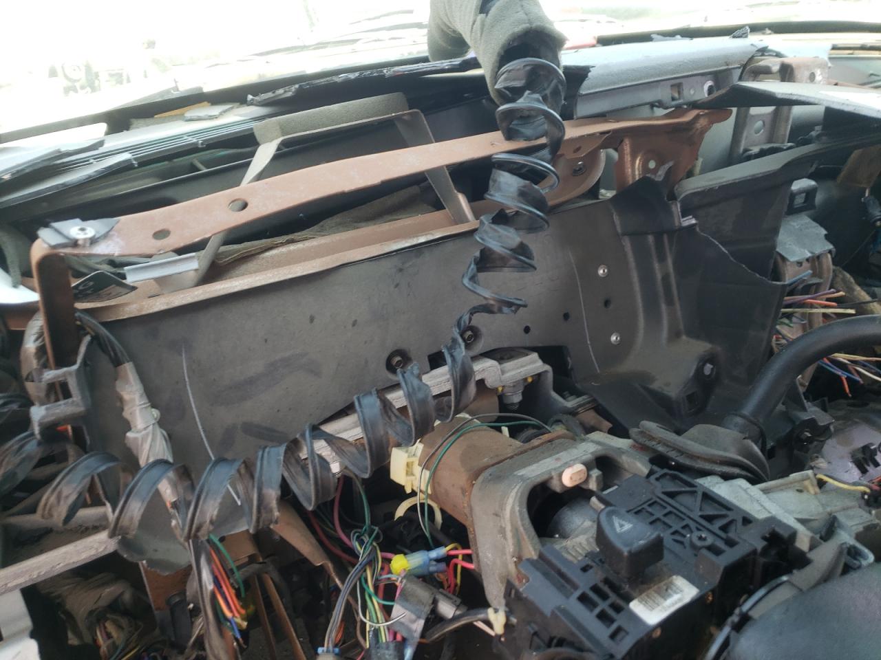 Photo 8 from auction – 2004 GMC NEW SIERRA with VIN 2GTEC19V441136563