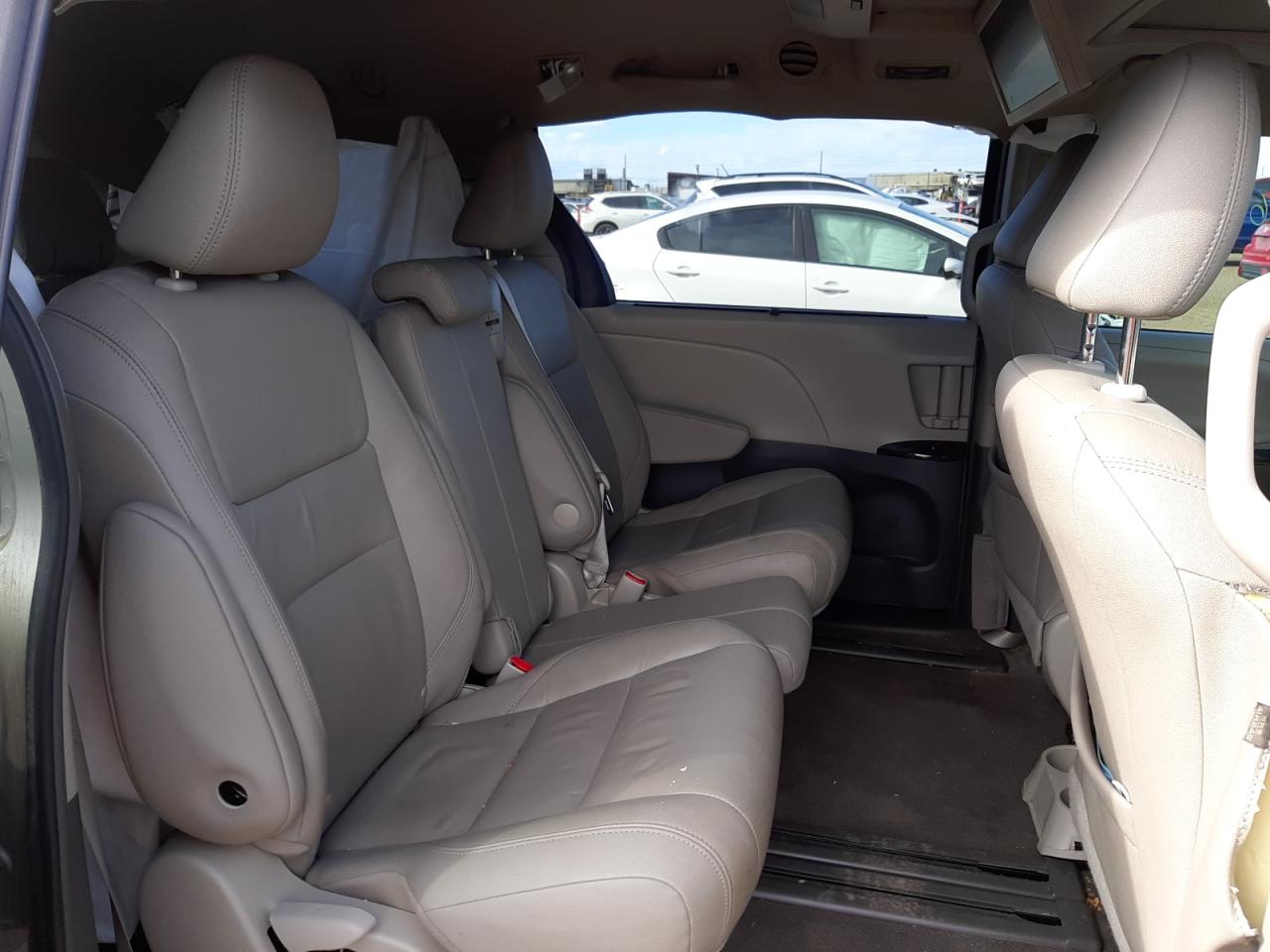 Photo 6 from auction – 2017 TOYOTA SIENNA XLE with VIN 5TDYZ3DC4HS773870