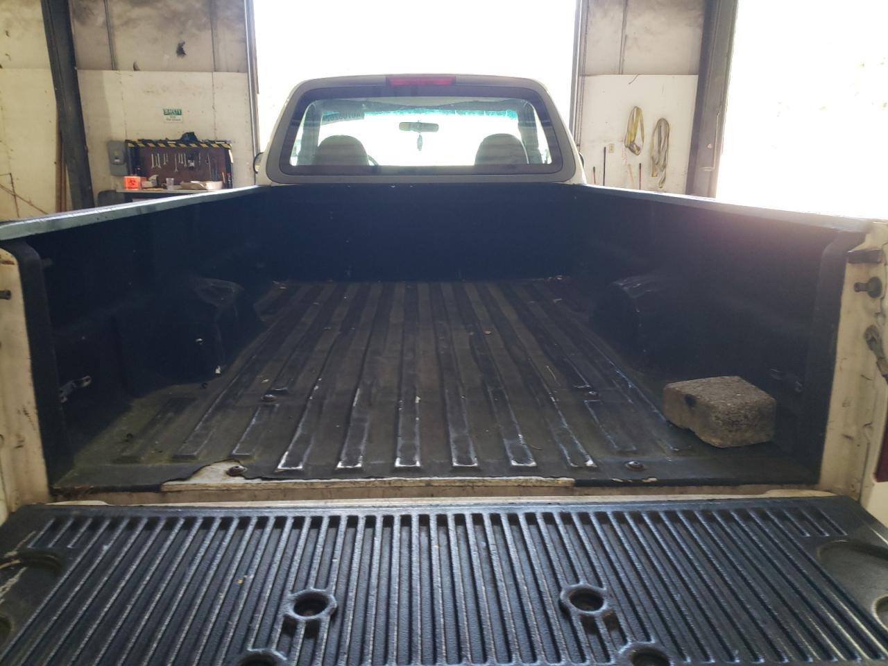 Photo 6 from auction – 1998 FORD F150 with VIN 2FTZF18W1WCA80219