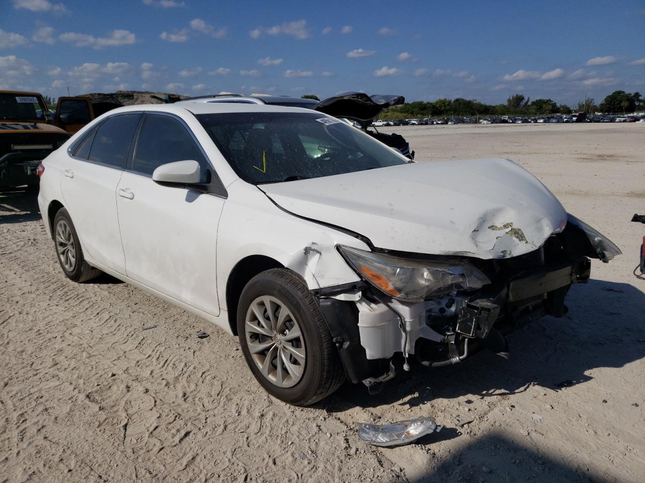 Photo 1 from auction – 2017 TOYOTA CAMRY LE with VIN 4T1BF1FKXHU305236