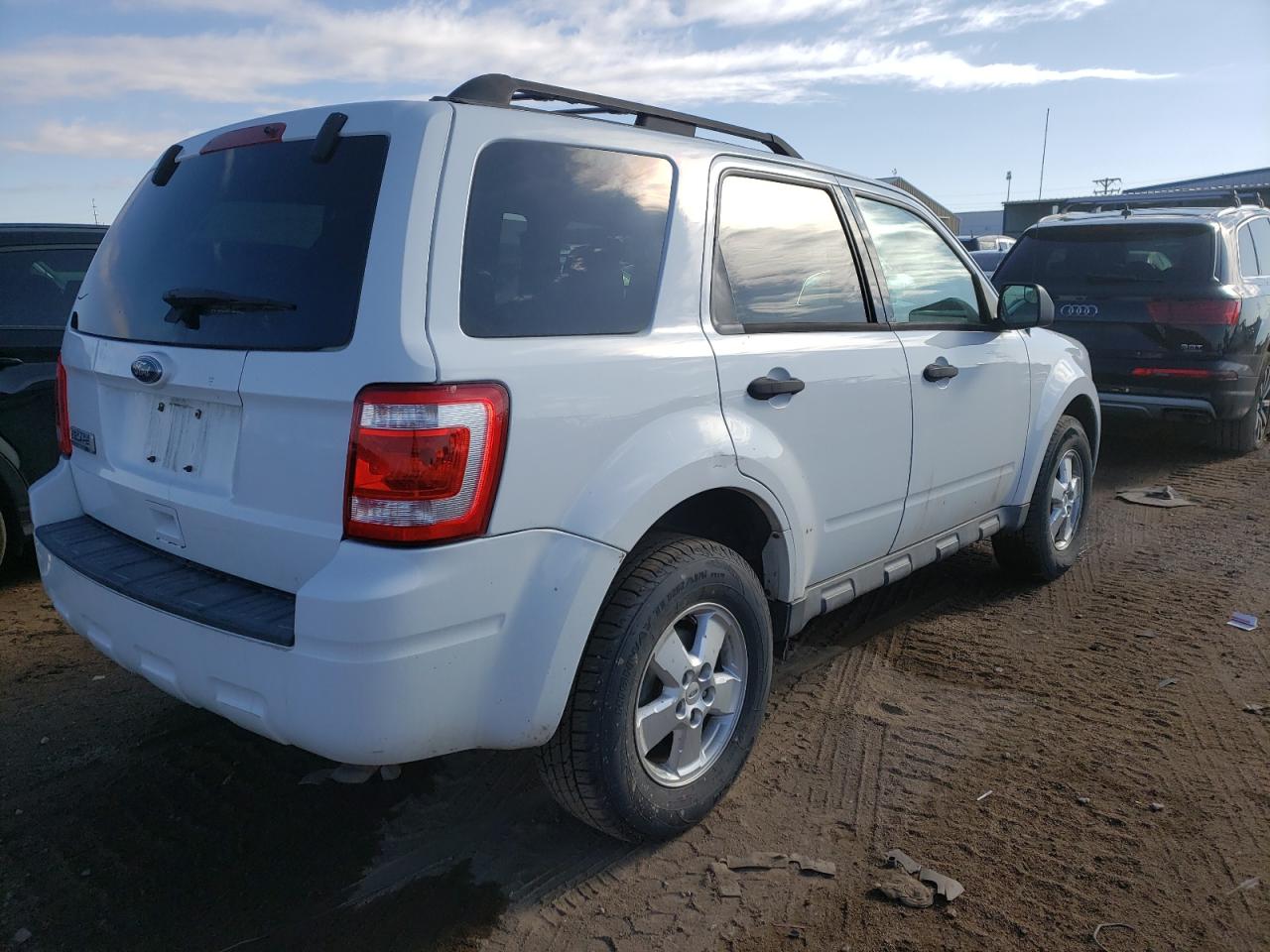 Photo 4 from auction – 2010 FORD ESCAPE XLT with VIN 1FMCU0D78AKC69261
