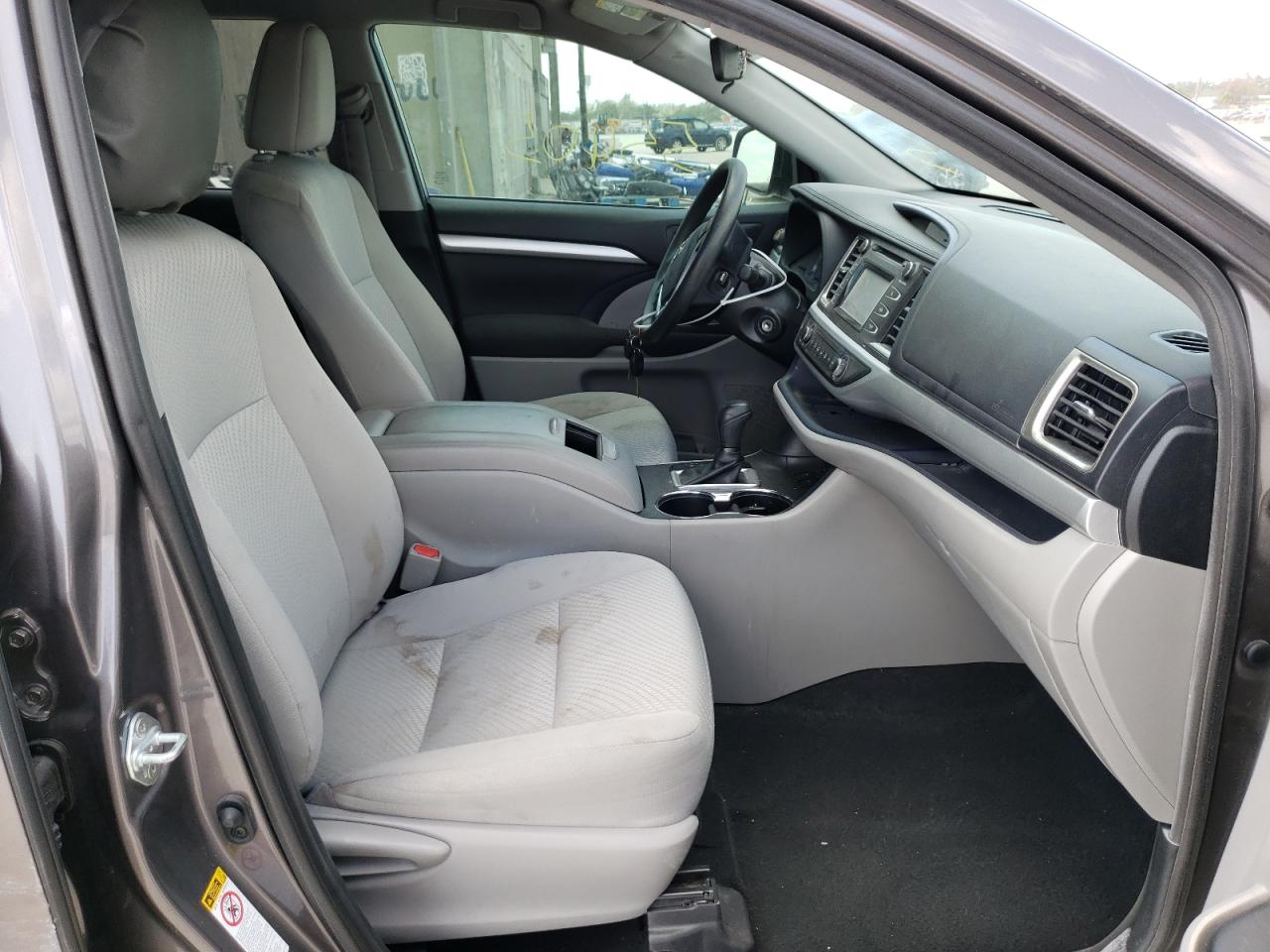 Photo 5 from auction – 2019 TOYOTA HIGHLANDER with VIN 5TDZARFH3KS061445