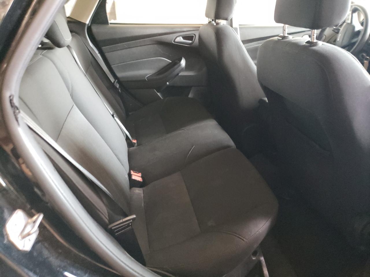 Photo 5 from auction – 2016 FORD FOCUS SE with VIN 1FADP3K20GL204289