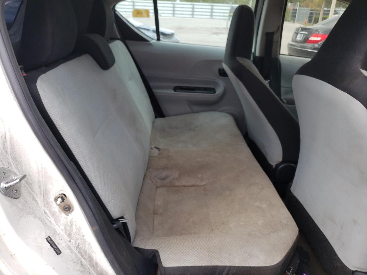 Photo 6 from auction – 2014 TOYOTA PRIUS C with VIN JTDKDTB35E1558014