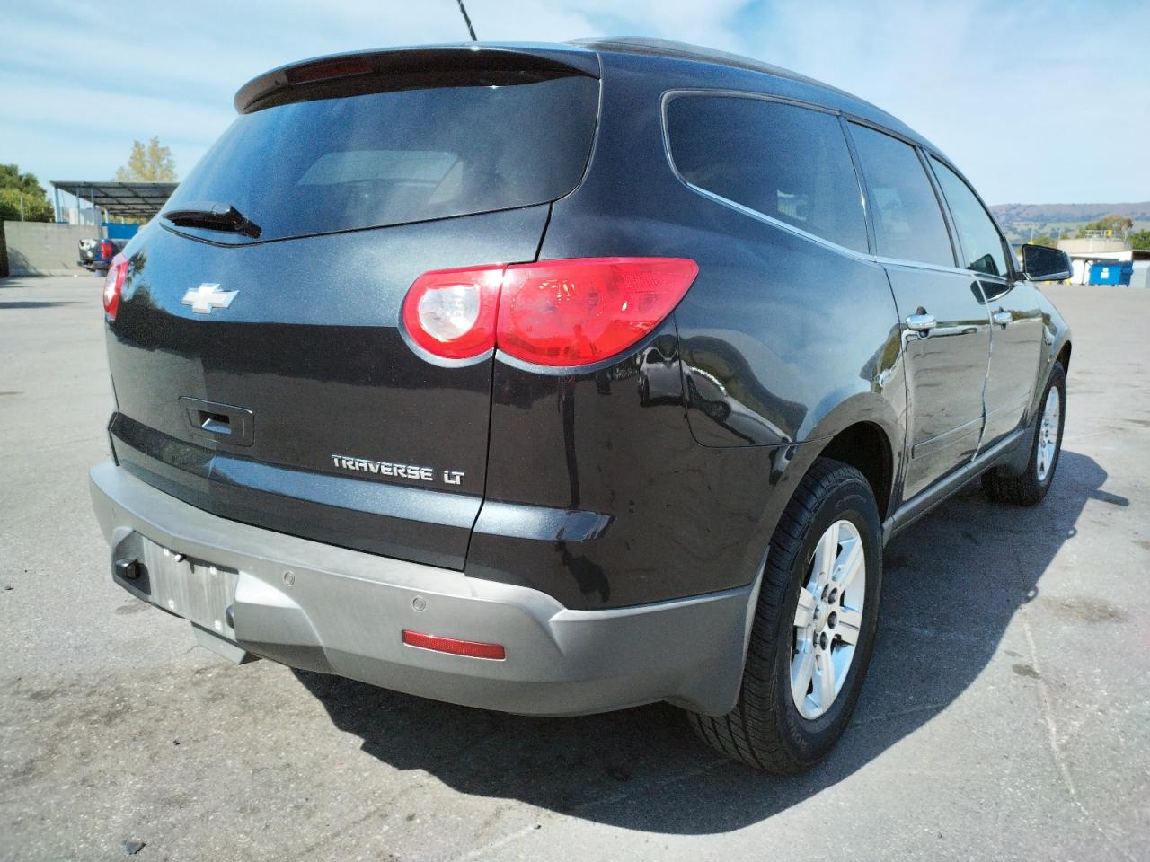 Photo 4 from auction – 2012 CHEVROLET TRAVERSE L with VIN 1GNKRGED2CJ244614
