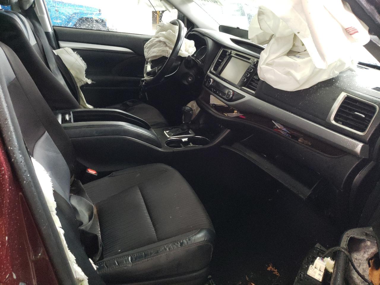 Photo 5 from auction – 2017 TOYOTA HIGHLANDER with VIN 5TDBZRFH4HS420210