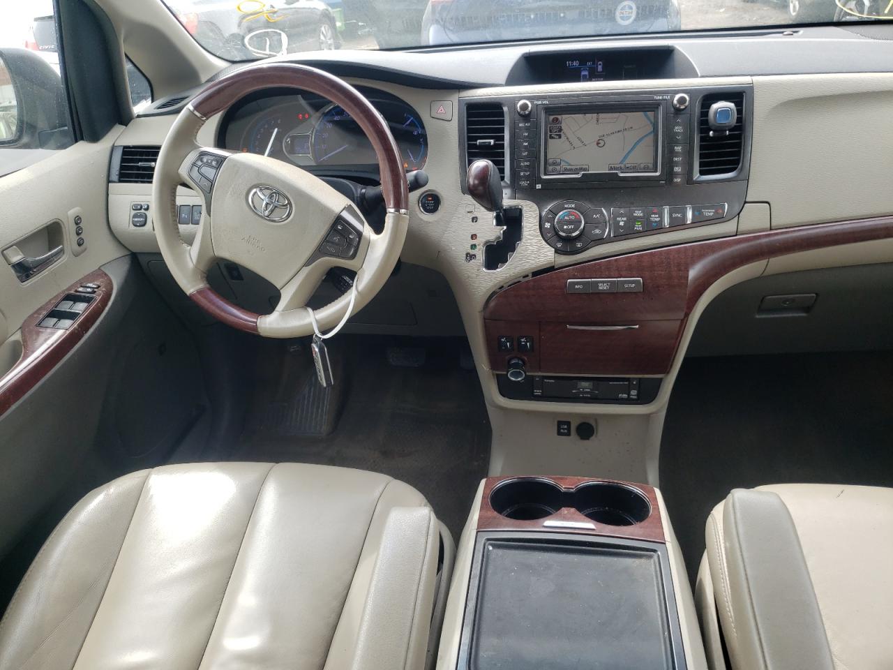 Photo 9 from auction – 2014 TOYOTA SIENNA XLE with VIN 5TDYK3DC1ES433785
