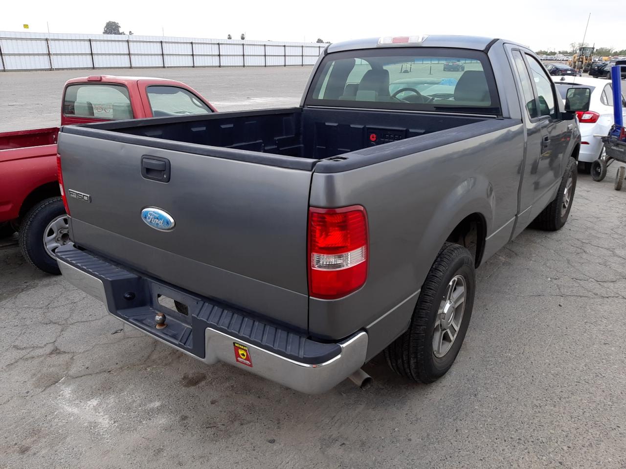 Photo 4 from auction – 2007 FORD F150 with VIN 1FTRF12237NA10609
