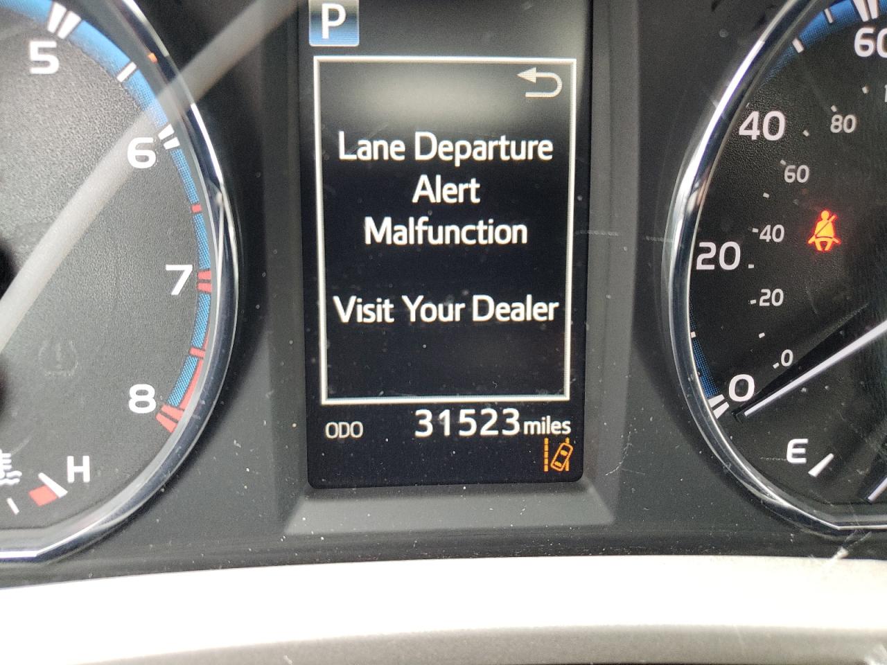 Photo 8 from auction – 2017 TOYOTA RAV4 LIMIT with VIN 2T3DFREV7HW679085