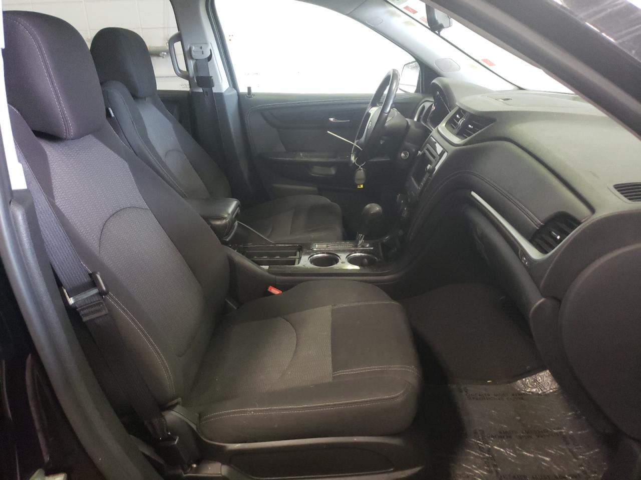 Photo 5 from auction – 2017 CHEVROLET TRAVERSE L with VIN 1GNKVGKD0HJ324176
