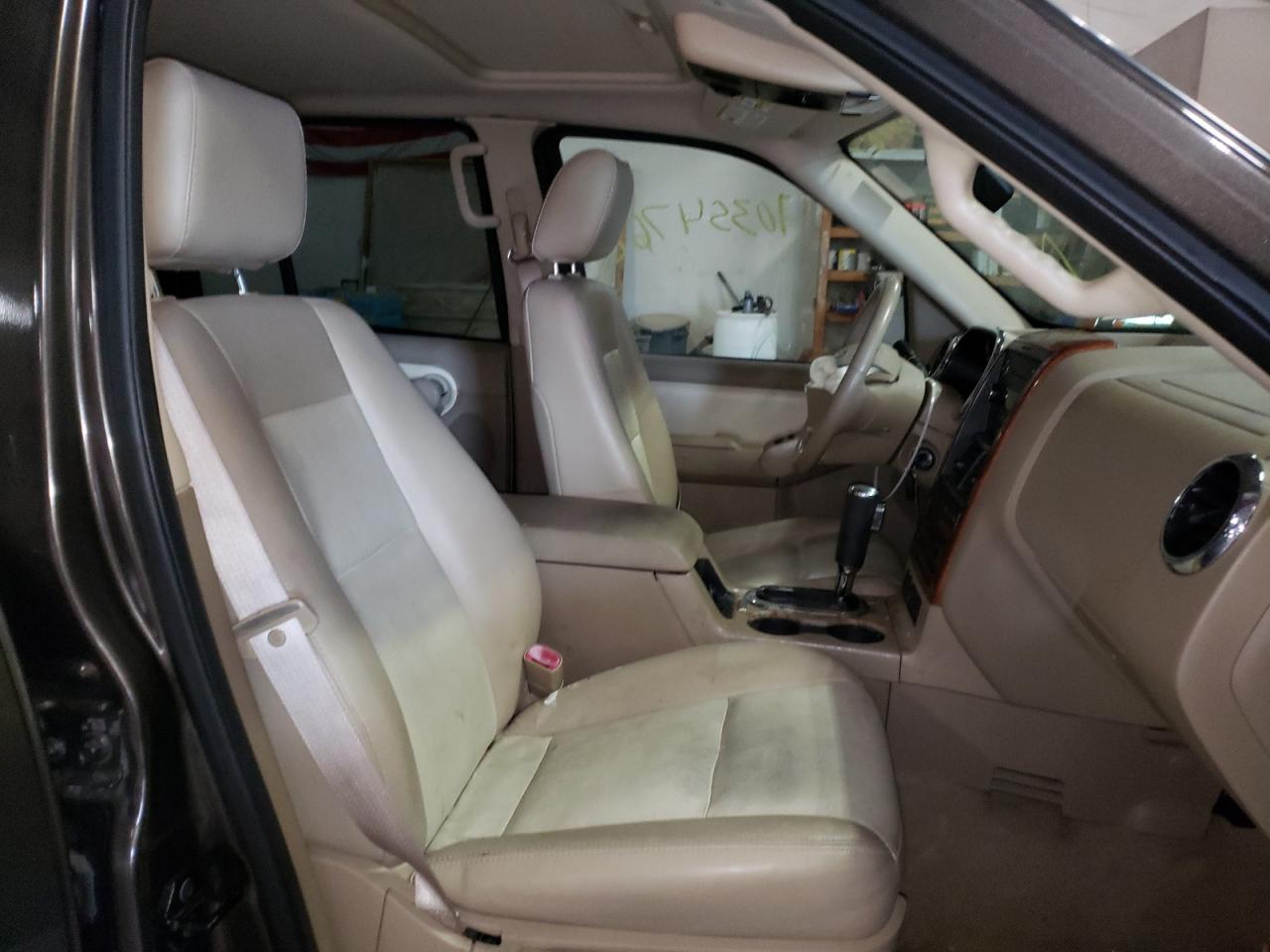 Photo 5 from auction – 2008 FORD EXPLORER E with VIN 1FMEU74E98UB35793