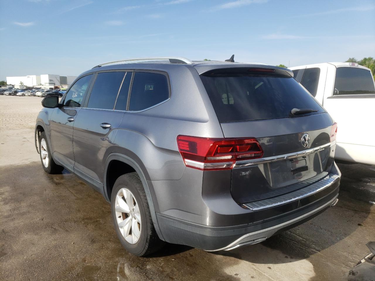 Photo 3 from auction – 2018 VOLKSWAGEN ATLAS SE with VIN 1V2CR2CA4JC577115